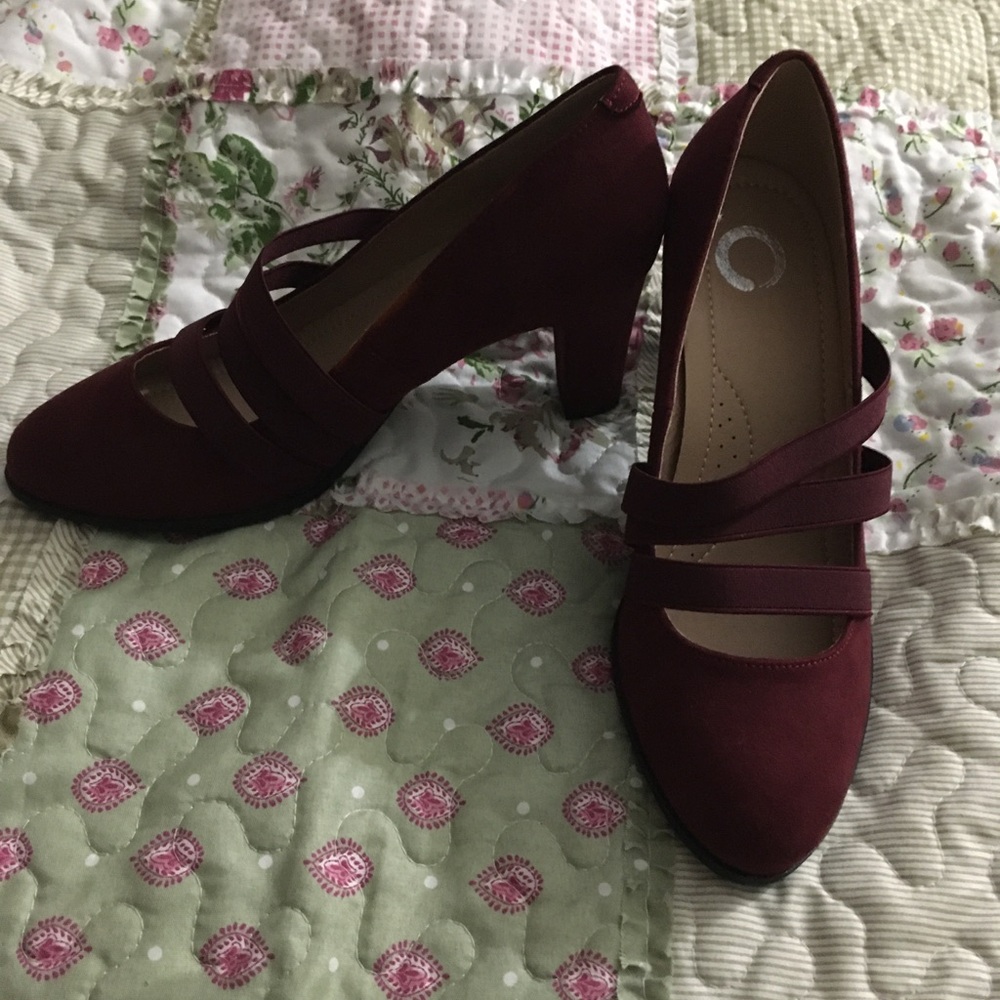 NWOT Burgundy Pumps with Elastic Straps